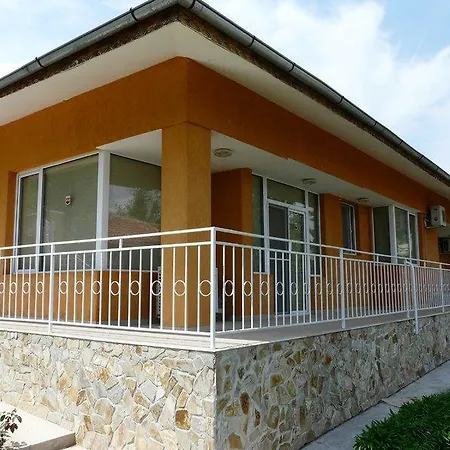 Holiday Villas Julia Nyaraló